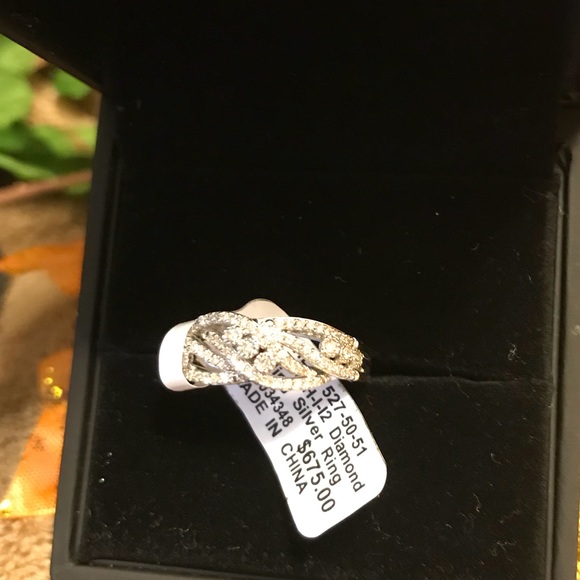 BRAND NEW SIMPLY VERA VERA WANG RING💍💋 - Picture 3 of 4